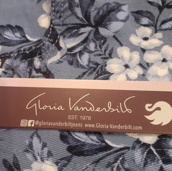 4 for $25- NWT Gloria Vanderbilt Capris, Size 8 - Picture 6 of 11